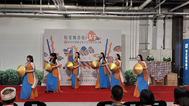 桃園粽愛飄香慶端午活動中的越南舞蹈表演，展現新住民文化風采。