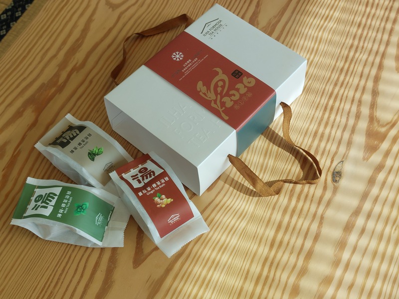 幸福泡暖暖：茶浴包禮盒實拍，內含薑茶包、薄荷茶包等，適合療癒休憩。
