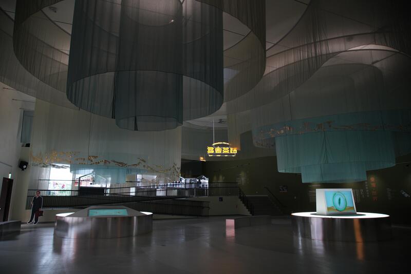 臺灣客家茶文化館的尋客茶路常設展，購買茶香券後就可以入館體驗茶的文化之旅。