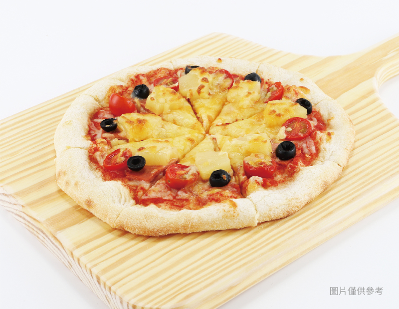 桃園龍潭親子友善餐廳提供的披薩，夏威夷口味，手工現烤餅皮香脆可口，適合家庭與兒童共享